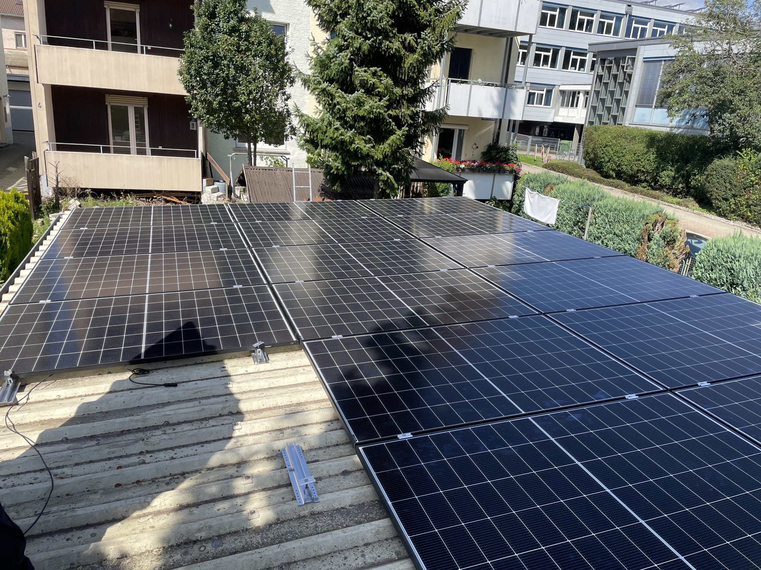 Photovoltaikanlage auf einem flachen Dach