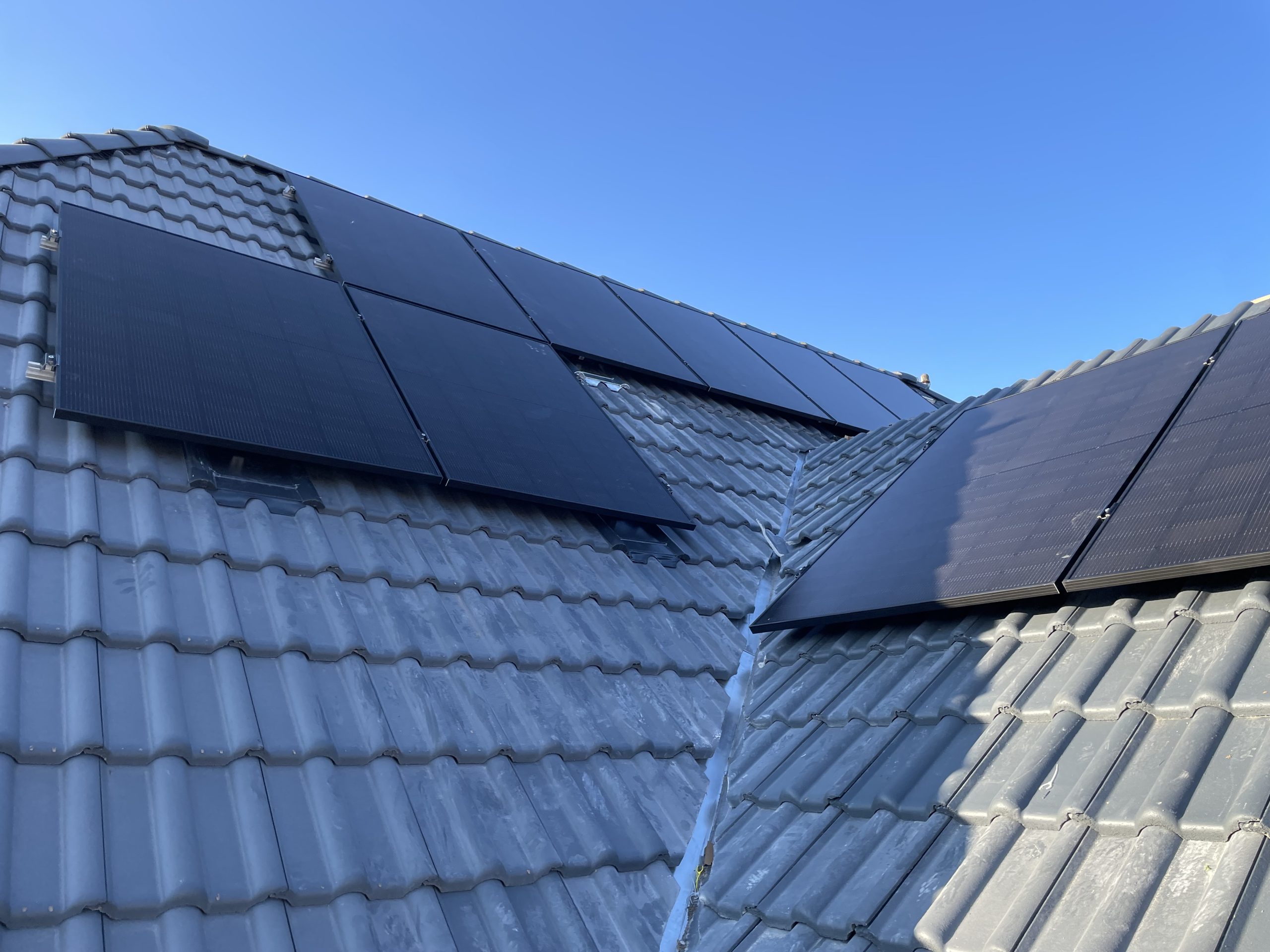 Solarmodule auf mehreren Dachflächen
